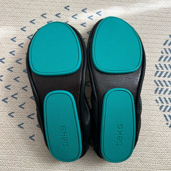 Tieks Matte Black Flats size 8 - Picture 4 of 7
